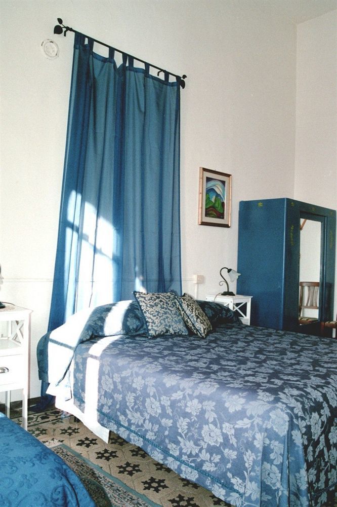 Couette-café Residenza Domus Minervae 3*